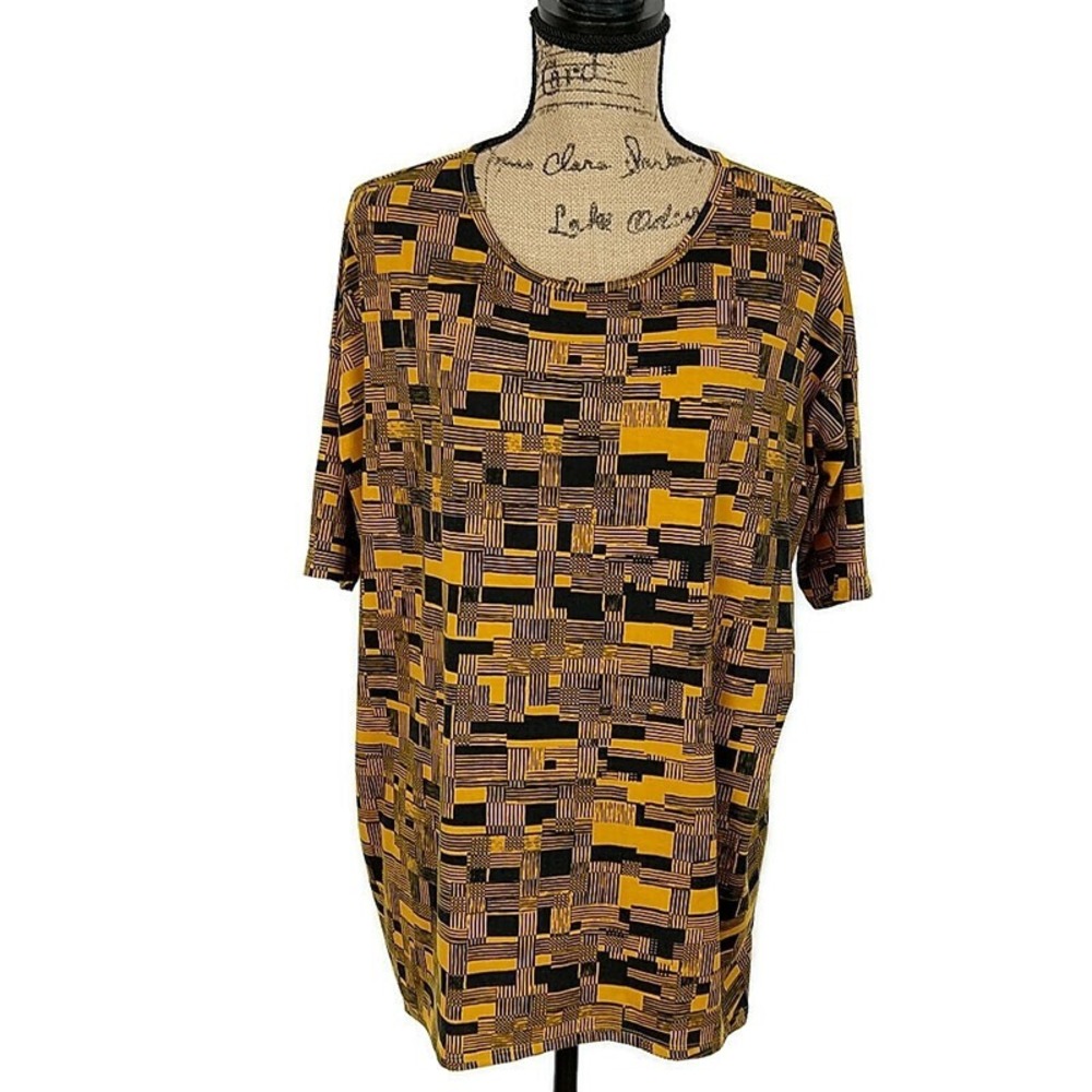 LulaRoe Irma T Shirt Yellow Geometric Scoop Neck Short Sleeve Tunic sz XS